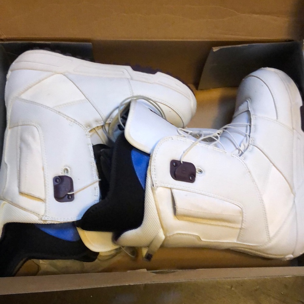 Burton women snowboarding boots